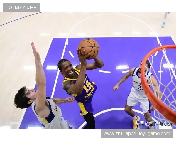 NBA湖人末节连续抓住错位机会,进攻流畅度急速提升